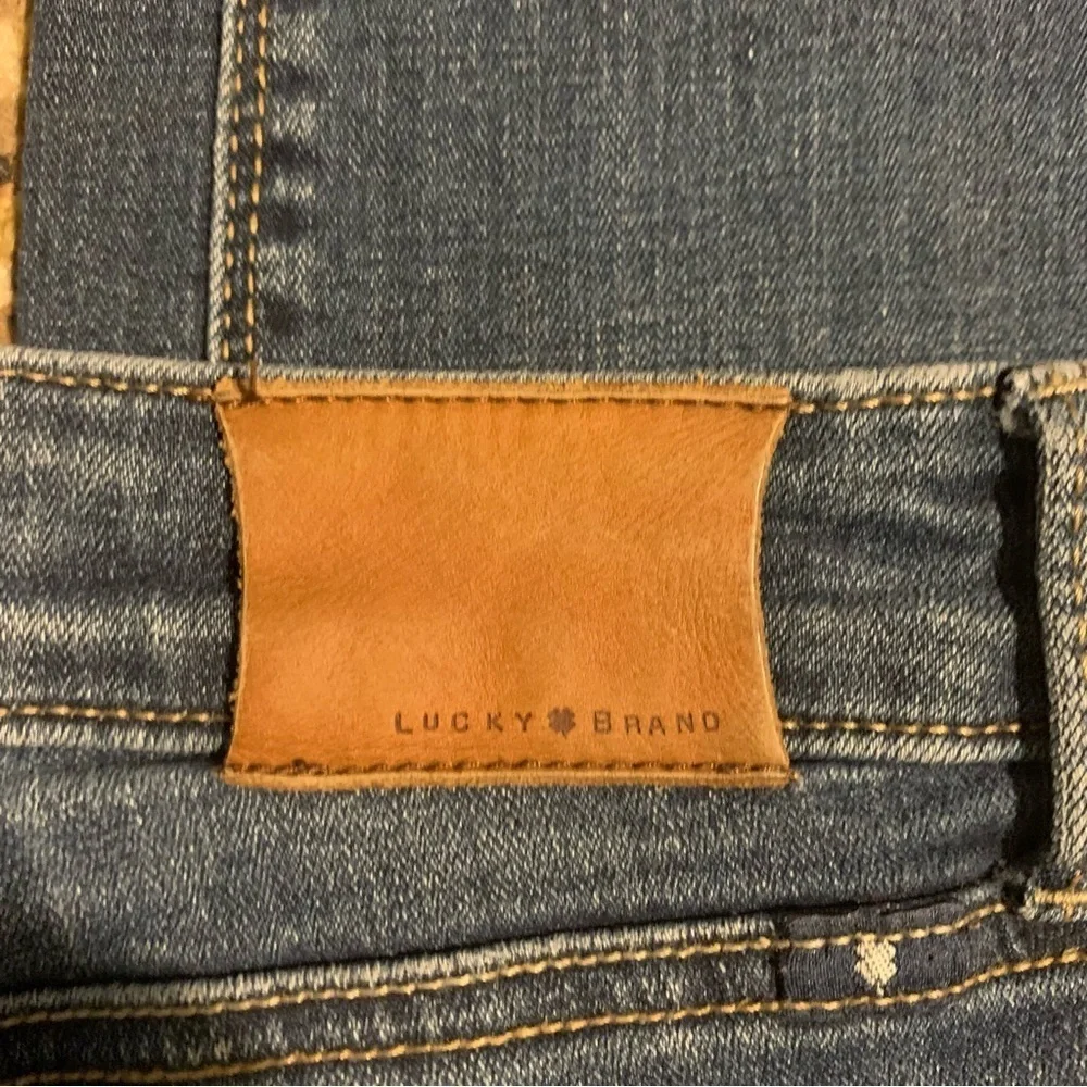 Women’s Lucky Brand Jeans - Picture 4 of 6